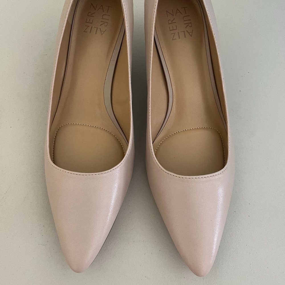 Naturalizer Low Heel Comfort Pumps Nude Leather NWOT